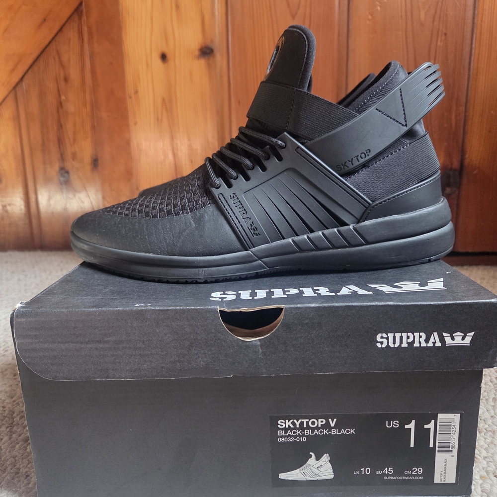 Supra Skytop 5 - Like new, Only Worn 3 Times. All BLACK. With Original Box.